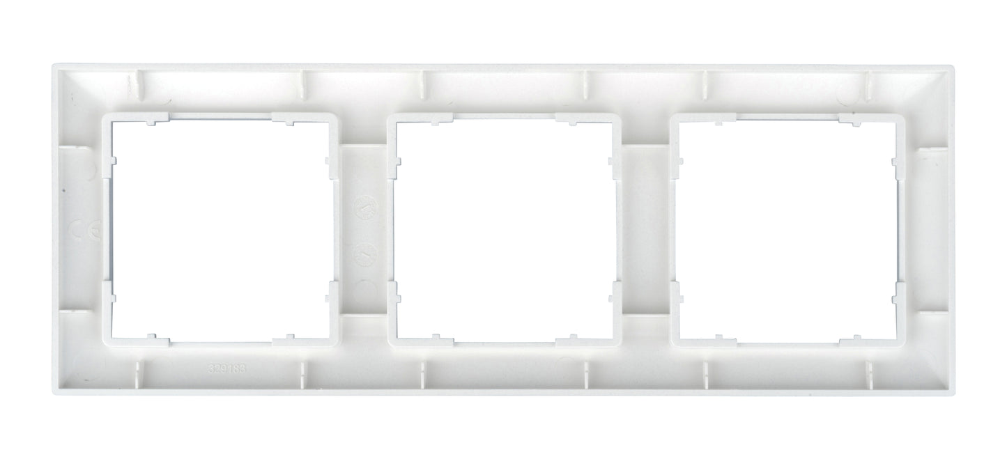 Ramă pentru 3 aparate cu dimensiuni de 55x55mm, albă