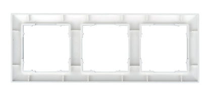 Ramă pentru 3 aparate cu dimensiuni de 55x55mm, albă