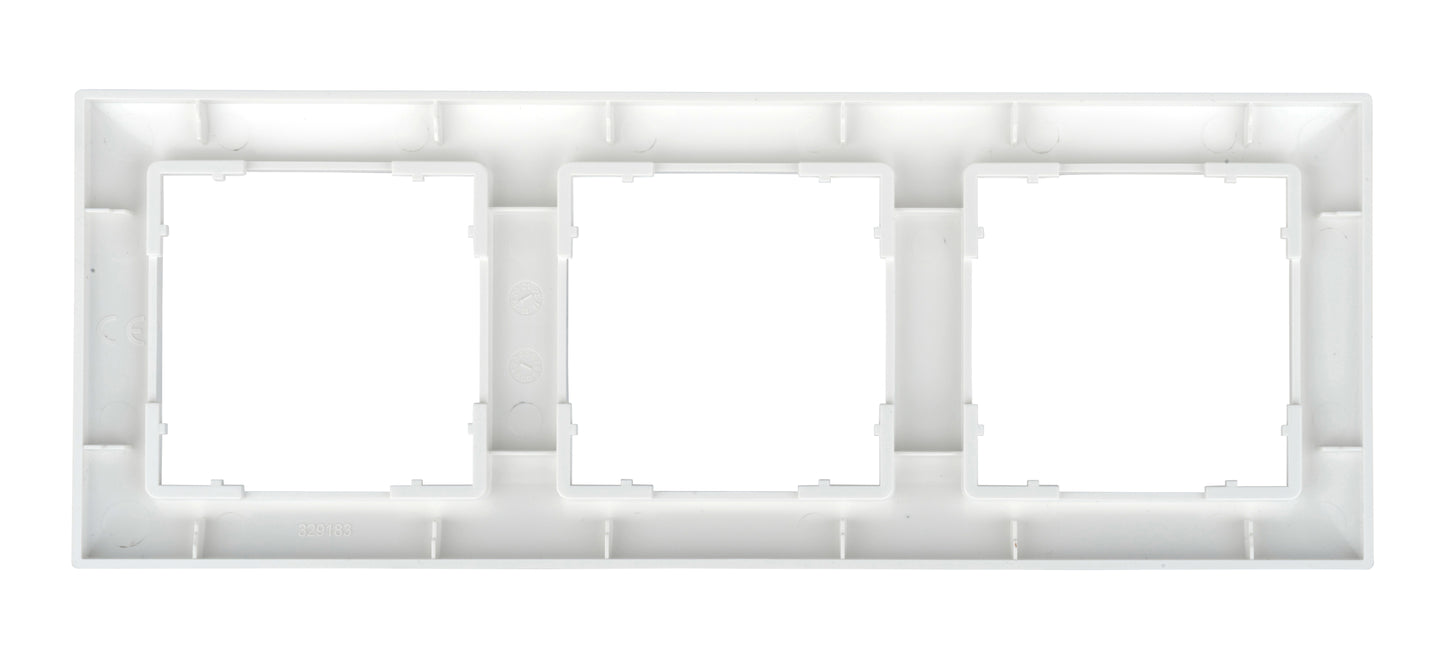 Ramă pentru 3 aparate cu dimensiuni de 55x55mm, argintie